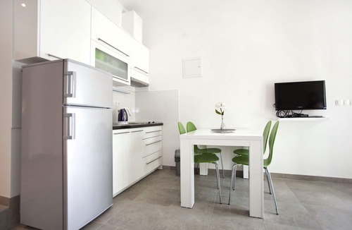 Duce Apartment | One bedroom apartment near beach Duće (Omiš) (A-10304-c)
