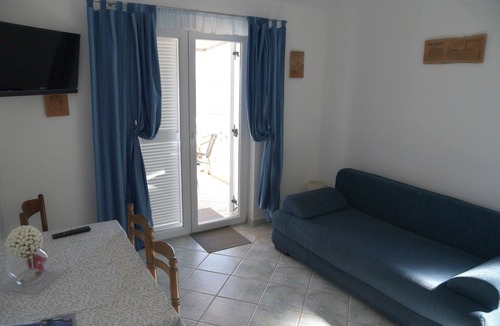 Milna Apartment | One bedroom apartment near beach Milna, Vis (A-8917-c)