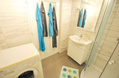 Brezice Apartment | One Bedroom Apartment Silvester with Onsite Wellness