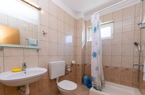 Igrane Apartment | One bedroom apartment with balcony and sea view Igrane, Makarska (A-20014-a)