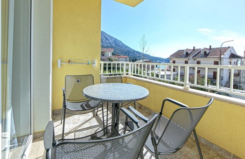 Igrane Apartment | One bedroom apartment with balcony and sea view Igrane, Makarska (A-20014-a)