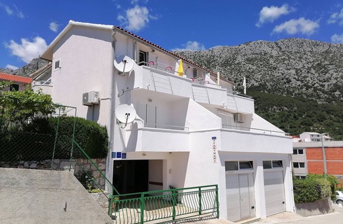 Igrane Apartment | One bedroom apartment with balcony and sea view Igrane, Makarska (A-24696-b)