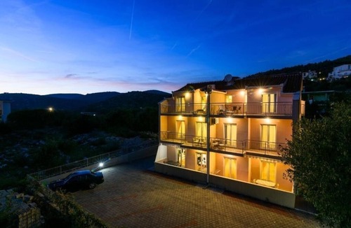 Marina Apartment | One bedroom apartment with terrace Marina, Trogir (A-25135-h)