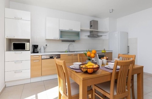 Medici Apartment | One bedroom apartment with a swimming pool by the beach Medići, Omiš (A-25214-a)
