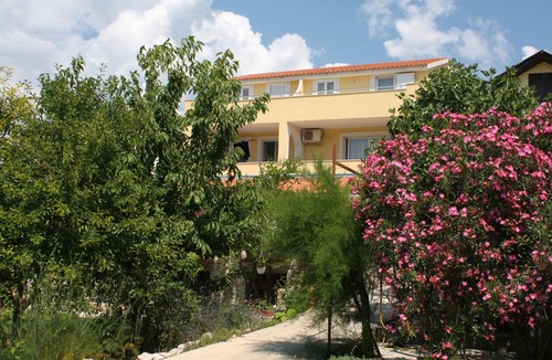 Susica Apartment | One bedroom apartment with terrace and sea view Murter (A-5100-e)