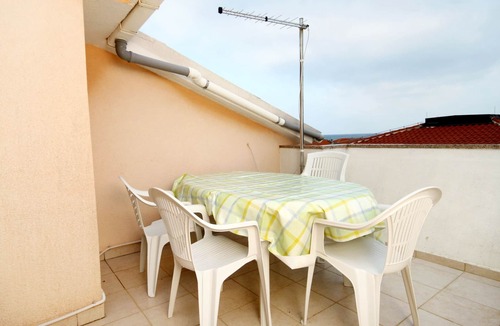 Zrce Apartment | One bedroom apartment with terrace and sea view Novalja, Pag (A-9419-b)