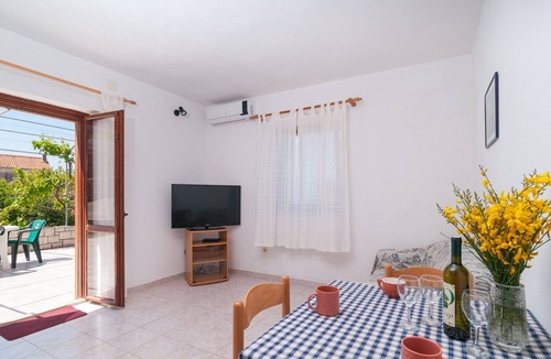Postira Apartment | One bedroom apartment with terrace and sea view Postira, Brač (A-3065-b)
