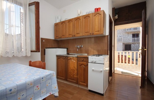 Postira Apartment | One bedroom apartment with balcony and sea view Postira, Brač (A-740-b)
