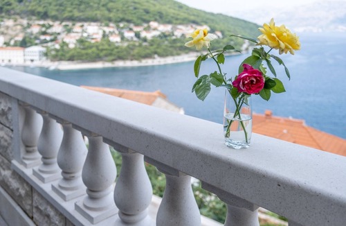 Pucisca Apartment | One bedroom apartment with balcony and sea view Pučišća, Brač (A-5625-a)