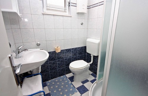 Slatine Apartment | One bedroom apartment with terrace and sea view Slatine, Čiovo (A-5217-c)