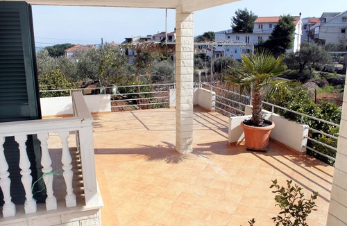 Slatine Apartment | One bedroom apartment with terrace Slatine, Čiovo (A-6061-b)