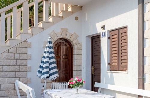 Slatine Apartment | One bedroom apartment with terrace and sea view Slatine, Čiovo (A-13298-a)