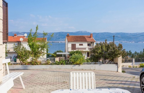Slatine Apartment | One bedroom apartment with terrace and sea view Slatine, Čiovo (A-13298-a)