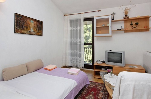 Supetar Apartment | One bedroom apartment with terrace and sea view Supetar, Brač (A-5653-a)