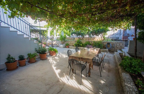 Sutivan Apartment | One bedroom apartment with balcony Sutivan, Brač (A-752-a)