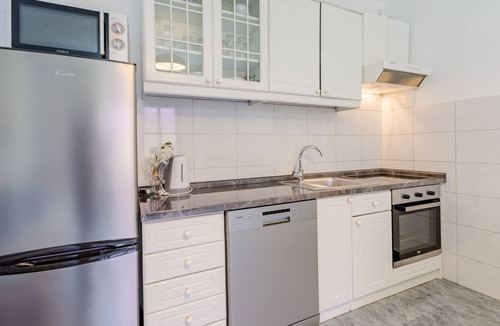 Sutivan Apartment | One bedroom apartment with terrace Sutivan, Brač (A-2842-f)
