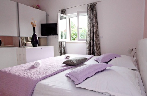 Sutivan Apartment | One bedroom apartment with terrace Sutivan, Brač (A-2842-h)