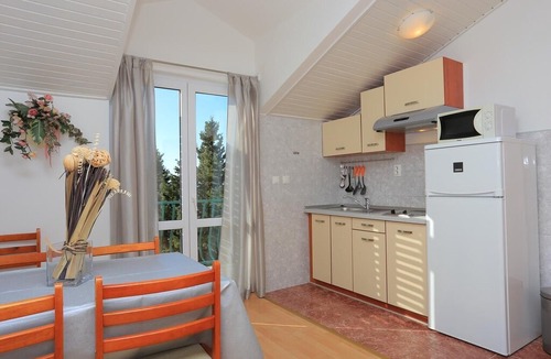 Tucepi Apartment | One bedroom apartment with balcony and sea view Tučepi, Makarska (A-16914-c)