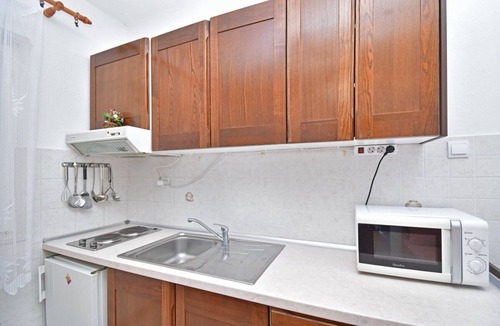 Tucepi Apartment | One bedroom apartment with air-conditioning Tučepi, Makarska (A-20891-a)