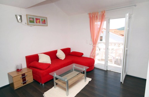 Vinisce Apartment | One bedroom apartment with terrace and sea view Vinišće, Trogir (A-4886-d)