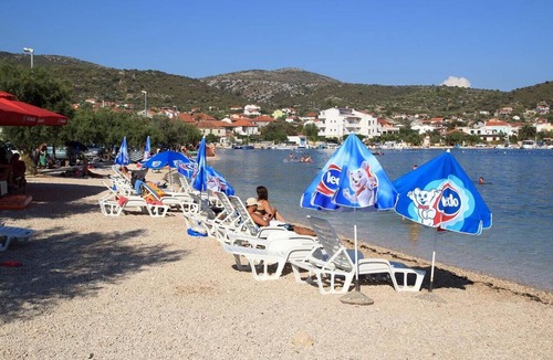 Vinisce Apartment | One bedroom apartment with terrace and sea view Vinišće, Trogir (A-4886-d)