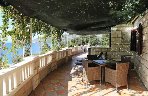 Zrnovo Apartment | One bedroom apartment with terrace and sea view Tri Žala, Korčula (A-558-b)