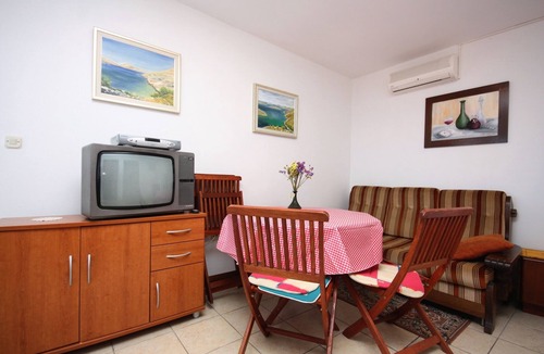 Susica Apartment | One bedroom apartment with terrace and sea view Murter (A-5078-a)