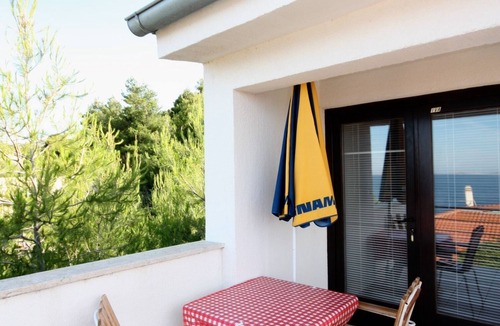 Susica Apartment | One bedroom apartment with terrace and sea view Murter (A-5078-a)