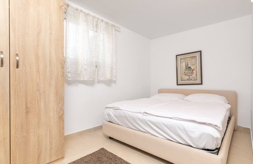 Punat Apartment | One bedroom apartment with terrace Punat, Krk (A-20475-a)