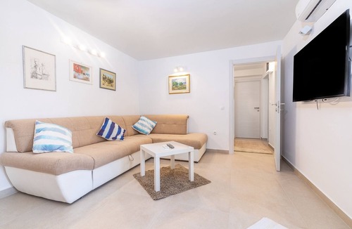 Punat Apartment | One bedroom apartment with terrace Punat, Krk (A-20475-a)