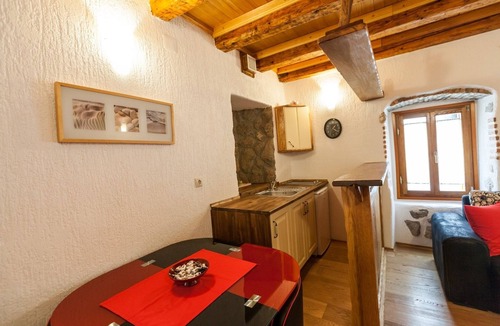 Vrbnik Apartment | One bedroom apartment with air-conditioning Vrbnik, Krk (A-15721-a)