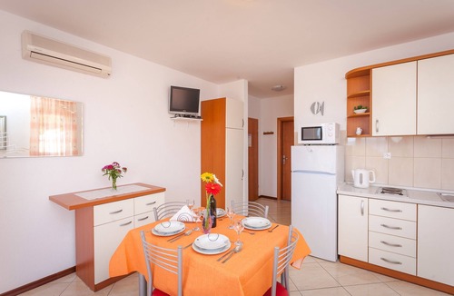 Brela Apartment | One bedroom apartment with balcony and sea view Brela, Makarska (A-13118-b)