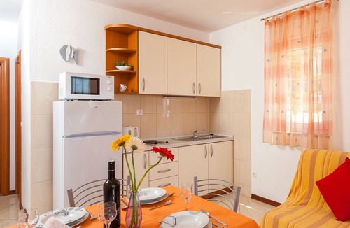 Brela Apartment | One bedroom apartment with balcony and sea view Brela, Makarska (A-13118-b)