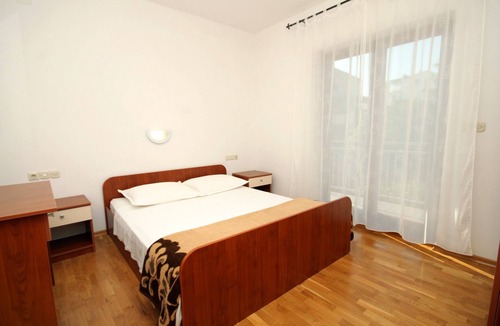 Island Hvar Apartment | One bedroom apartment with balcony and sea view Jelsa, Hvar (A-8765-f)