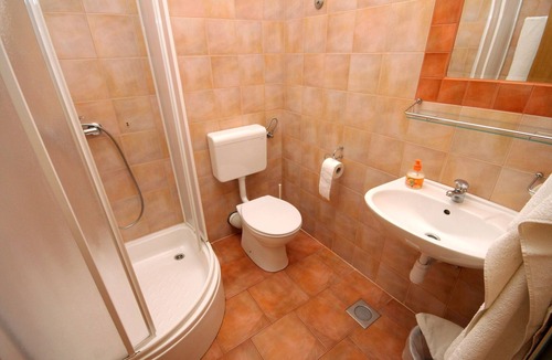 Island Hvar Apartment | One bedroom apartment with balcony and sea view Jelsa, Hvar (A-8765-f)
