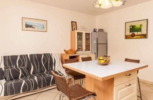 Bol Apartment | One bedroom apartment with balcony and sea view Bol, Brač (A-23375-a)