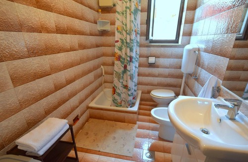 Kornic Apartment | One bedroom apartment with terrace Kornić, Krk (A-19400-b)