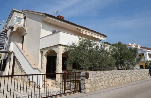 Kornic Apartment | One bedroom apartment with terrace Kornić, Krk (A-19400-c)