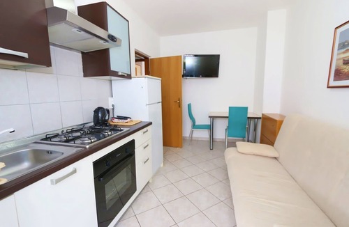 Jakisnica Apartment | One bedroom apartment with terrace and sea view Jakišnica, Pag (A-10428-a)