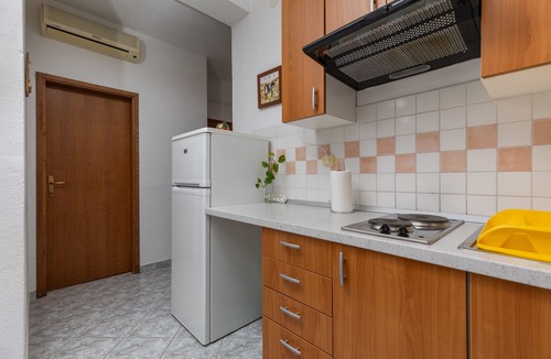 Duce Apartment | One bedroom apartment with balcony and sea view Duće, Omiš (A-2812-c)