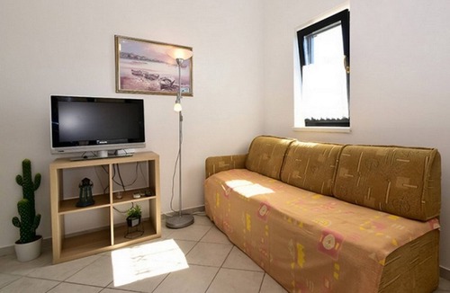 Mandre Apartment | One bedroom apartment with terrace and sea view Mandre, Pag (A-18047-a)