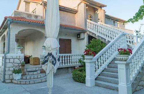 Supetarska Draga Apartment | One bedroom apartment with terrace Supetarska Draga - Donja, Rab (A-14425-e)
