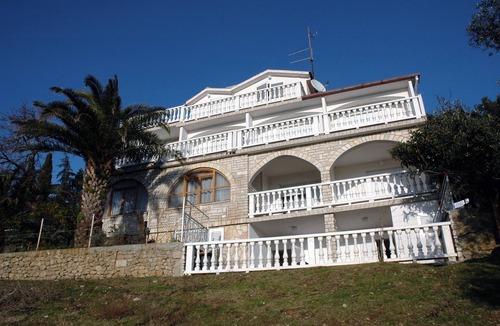 Banjol Apartment | One bedroom apartment with terrace and sea view Rab (A-20818-b)