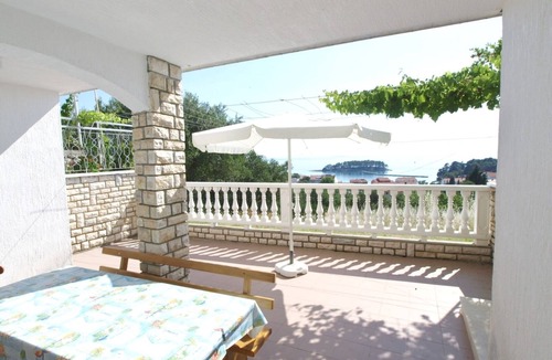 Banjol Apartment | One bedroom apartment with terrace and sea view Rab (A-20818-c)