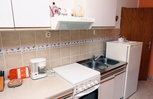 Rab Town Apartment | One bedroom apartment with terrace and sea view Supetarska Draga - Gonar, Rab (A-5016-b)