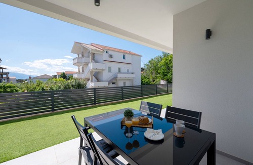 Lopar Apartment | One bedroom apartment with a swimming pool Lopar, Rab (A-25837-b)