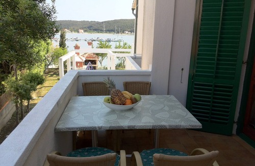 Kampor Apartment | One bedroom apartment with terrace and sea view Kampor, Rab (A-12773-c)