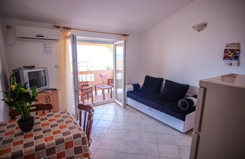 Barbat na Rabu Apartment | One bedroom apartment with balcony and sea view Barbat, Rab (A-14390-d)
