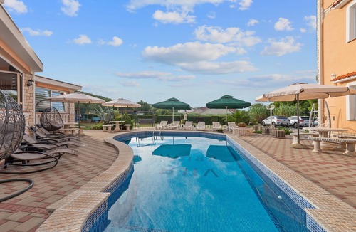 Kraj Apartment | One bedroom apartment with a swimming pool by the beach Kraj, Pašman (A-334-g)