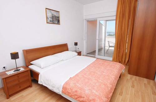 Tkon Apartment | One bedroom apartment with terrace and sea view Tkon (Pašman) (A-6215-d)